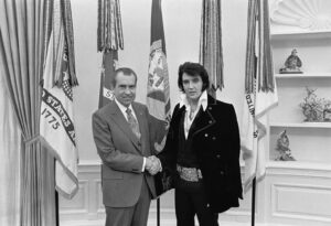 Elvis Presley mit Richard Nixon im Weißen Haus